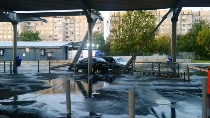 Наслідки негоди у Львові (фото) Наслідки негоди у Львові (фото)
