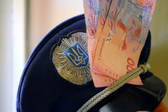 Львівське ДБР упіймало поліцейських-хабарників Львівське ДБР упіймало поліцейських-хабарників