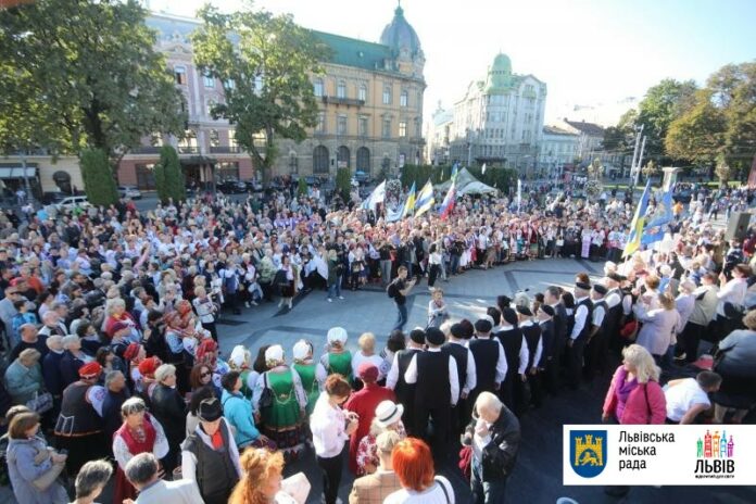 У центрі Львова близько тисячі людей поважного віку пройшли урочистою ходою У центрі Львова близько тисячі людей поважного віку пройшли урочистою ходою