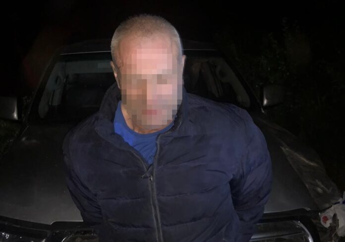 На Львівщині поліцейські затримали зловмисника, який керував викраденим автомобілем (фото) На Львівщині поліцейські затримали зловмисника, який керував викраденим автомобілем (фото)