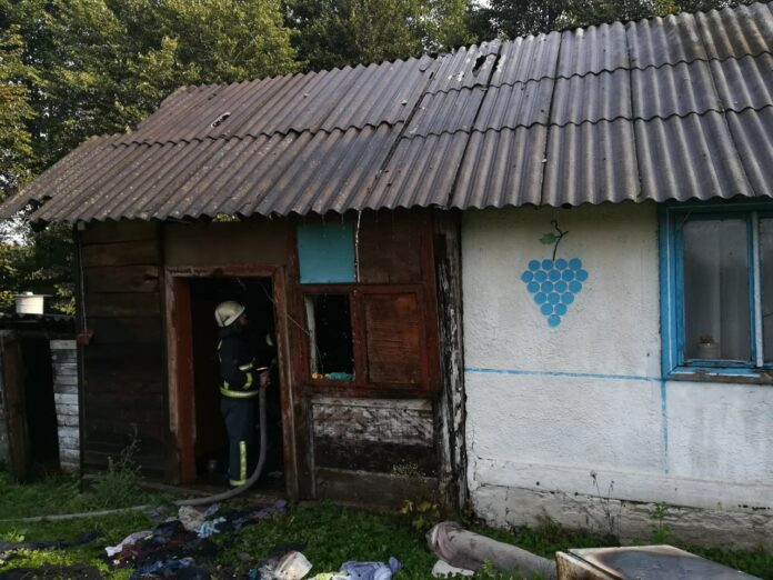 На Львівщині господарська будівля згоріла вщент (фото) На Львівщині господарська будівля згоріла вщент (фото)