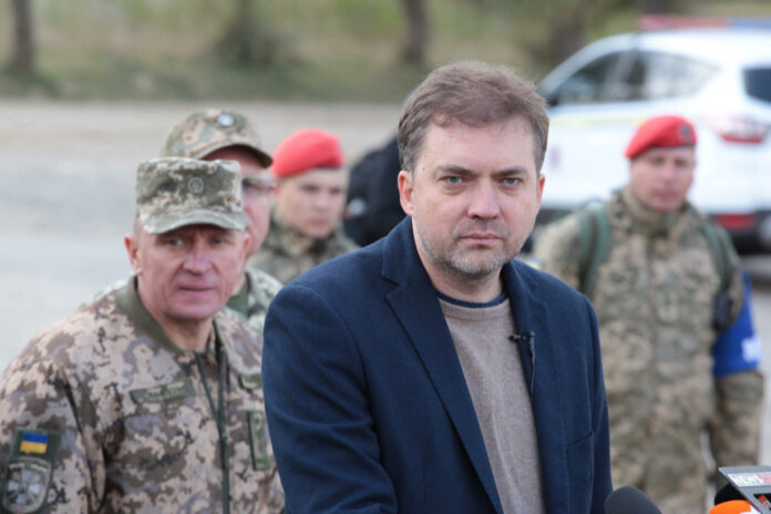 Міністр оборони заявив, що Україна в односторонньому порядку не буде відводити війська на Донбасі Міністр оборони заявив, що Україна в односторонньому порядку не буде відводити війська на Донбасі