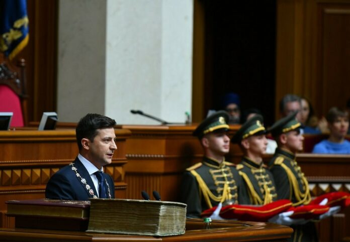 Зеленський і пропрезидентська більшість: узурпація влади чи гра у демократію Зеленський і пропрезидентська більшість: узурпація влади чи гра у демократію