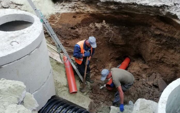 На Героїв Майдану відремонтували аварійний каналізаційний колектор На Героїв Майдану відремонтували аварійний каналізаційний колектор