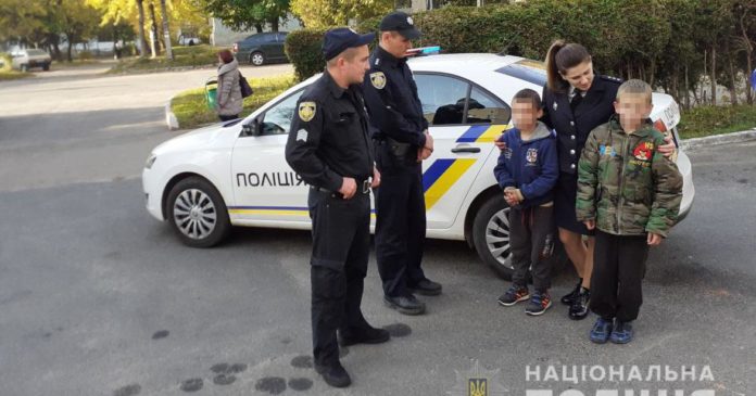 За десятки кілометрів від дому: поліція знайшла двох дітей з Нового Роздолу За десятки кілометрів від дому: поліція знайшла двох дітей з Нового Роздолу