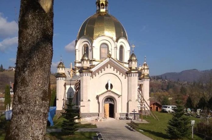 Мечеть чи лазня? Чим замінили знищені розписи Сосенка у церкві в селищі Славське (фото) Мечеть чи лазня? Чим замінили знищені розписи Сосенка у церкві в селищі Славське (фото)