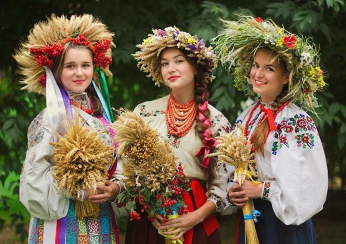 Історія українського вінка, види та що символізує Історія українського вінка, види та що символізує