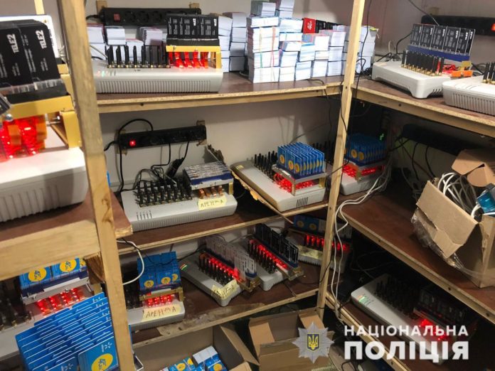 Поліцейські викрили ботоферму, що розсилала повідомлення про замінування Поліцейські викрили ботоферму, що розсилала повідомлення про замінування