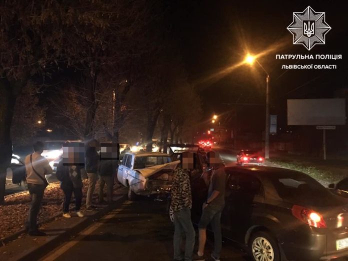 Вночі у Львові двоє п’яних водіїв стали винуватцями ДТП (фото) Вночі у Львові двоє п’яних водіїв стали винуватцями ДТП (фото)