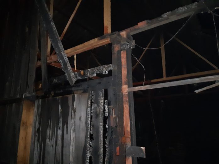 На Львівщині вночі згорів критий піднавіс На Львівщині вночі згорів критий піднавіс