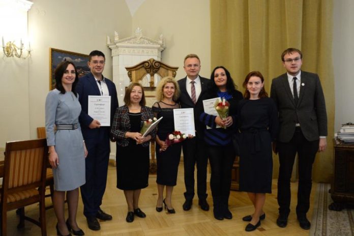 Мер Львова відзначив преміями викладачів мистецьких шкіл Мер Львова відзначив преміями викладачів мистецьких шкіл