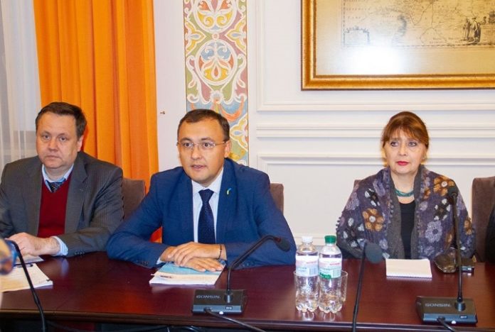 В Україну прибула Венеціанська комісія для оцінки “мовного закону” В Україну прибула Венеціанська комісія для оцінки “мовного закону”