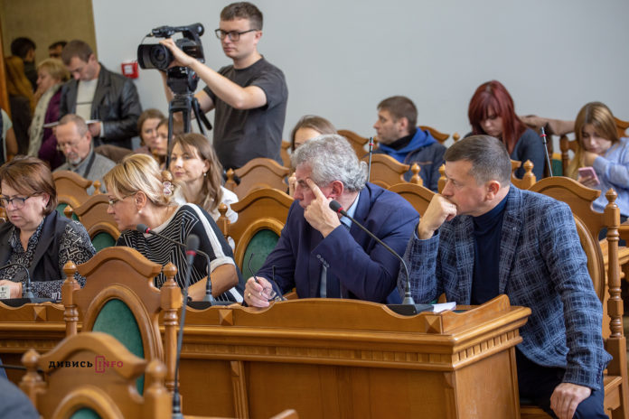 Депутати провалили петицію щодо цілодобового безкоштовного паркування автомобілів біля помешкань власників Депутати провалили петицію щодо цілодобового безкоштовного паркування автомобілів біля помешкань власників