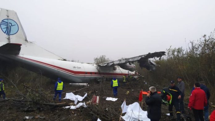 Розслідування падіння Ан-12: поліція допитала трьох вцілілих Розслідування падіння Ан-12: поліція допитала трьох вцілілих