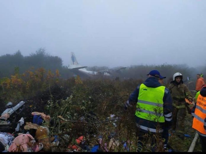 Біля Львова транспортний літак здійснив аварійну посадку (оновлено) Біля Львова транспортний літак здійснив аварійну посадку (оновлено)