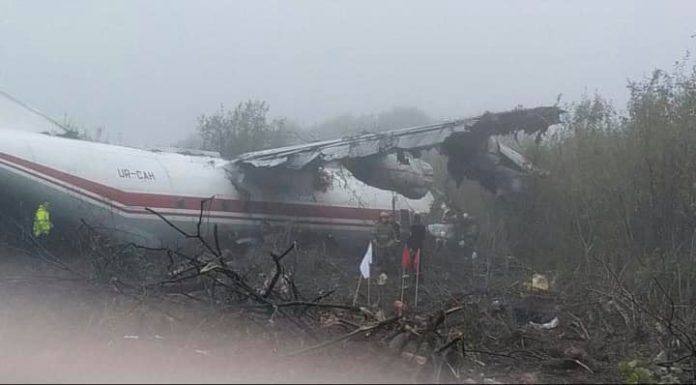 Аварійна посадка АН-12: п’ять людей загинуло (фото) Аварійна посадка АН-12: п’ять людей загинуло (фото)