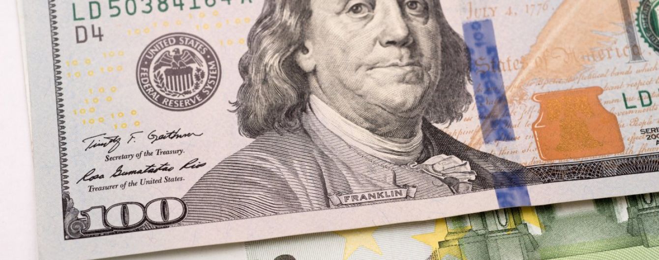 Долар побив максимум лютого 2015 року