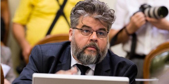 Секс-скандал у новій Раді: як у соцмережах реагують на переписки Яременко Секс-скандал у новій Раді: як у соцмережах реагують на переписки Яременко