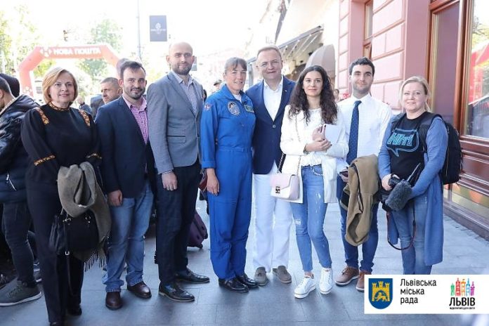 До Львова прибула американська астронавтка українського походження (відео)