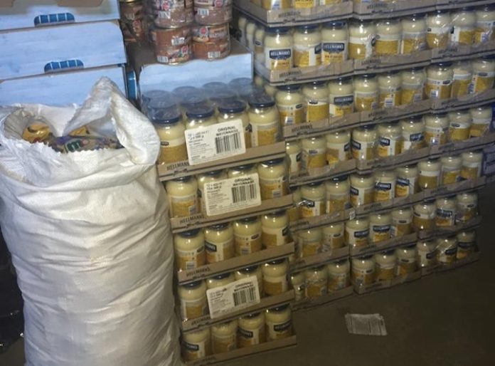 За добу львівські митники вилучили тонну продуктів і півтонни запчастин За добу львівські митники вилучили тонну продуктів і півтонни запчастин