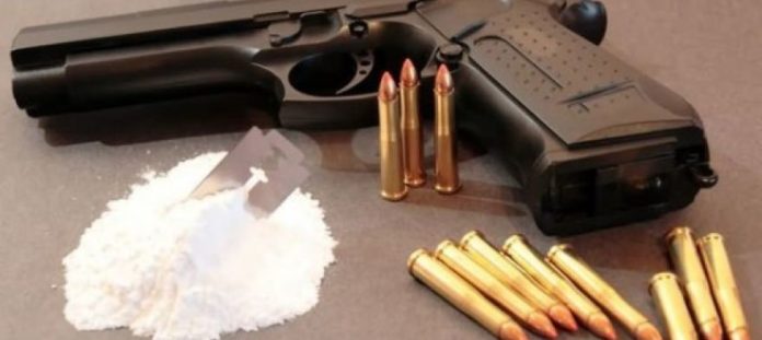 Поліцейські виявили в гаражі львів’янина пістолети та наркотики Поліцейські виявили в гаражі львів’янина пістолети та наркотики