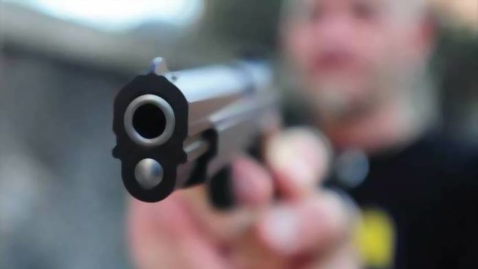 У Львові зловмисник погрожував зброєю охоронцю гуртожитку У Львові зловмисник погрожував зброєю охоронцю гуртожитку