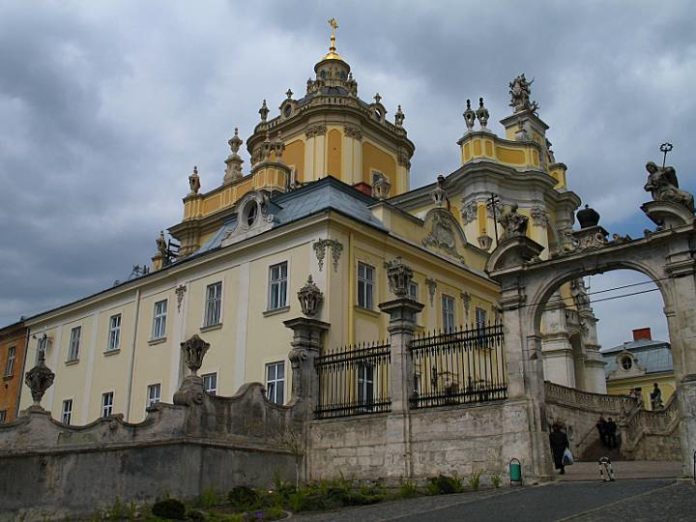 Львів’ян запрошують на екскурсію Митрополичими садами Собору святого Юра Львів’ян запрошують на екскурсію Митрополичими садами Собору святого Юра