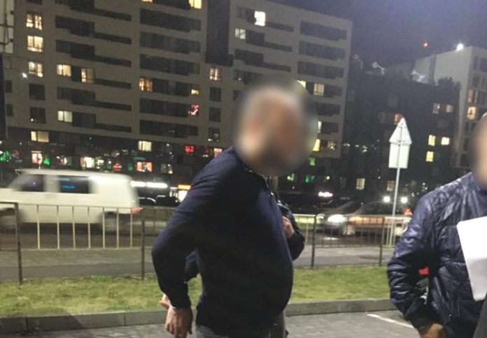 У Львові на хабарі співробітнику СБУ затримали організатора конвертаційного центру У Львові на хабарі співробітнику СБУ затримали організатора конвертаційного центру