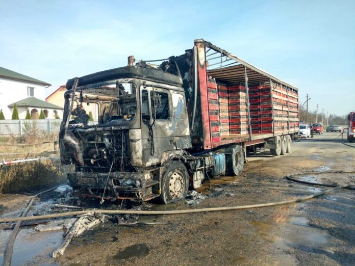 На Львівщині вантажівка на ходу згоріла дотла На Львівщині вантажівка на ходу згоріла дотла