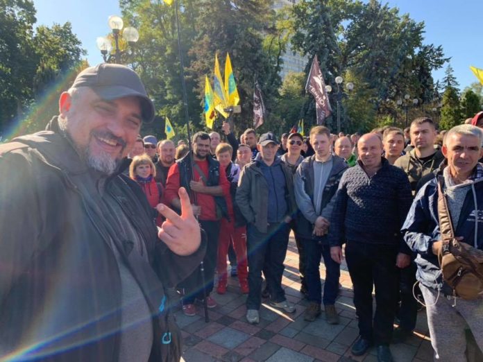 «Євробляхери» мітингують під Радою «Євробляхери» мітингують під Радою