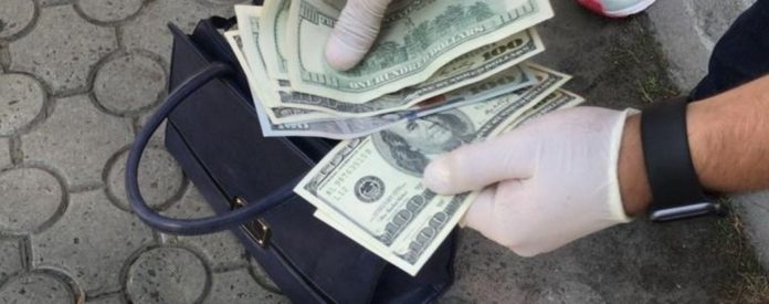 НАБУ затримало на хабарі 150 тис. доларів директора департаменту Офісу президента, – ЗМІ НАБУ затримало на хабарі 150 тис. доларів директора департаменту Офісу президента, – ЗМІ