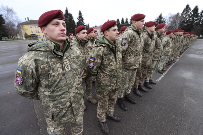 У Львові привітали й відзначили військових 80-ї десантно-штурмової бригади У Львові привітали й відзначили військових 80-ї десантно-штурмової бригади