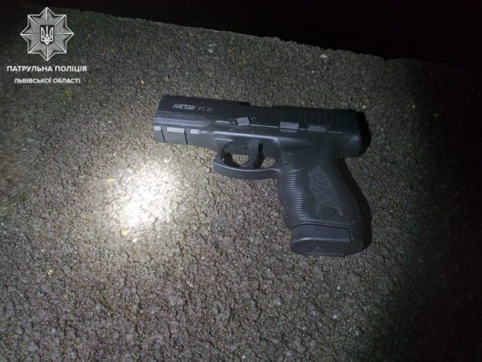 Вночі у Львові троє невідомих побили чоловіка Вночі у Львові троє невідомих побили чоловіка