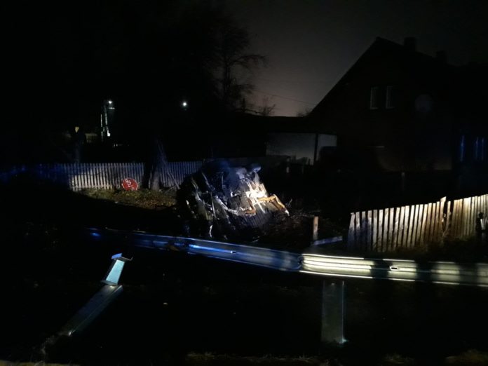 У Сколе водій BMW злетів з дороги та перекинувся (фото) У Сколе водій BMW злетів з дороги та перекинувся (фото)