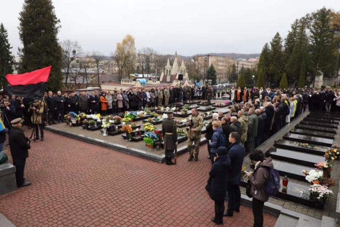 День Гідності та Свободи: на Личакові вшанували пам’ять Героїв Небесної Сотні День Гідності та Свободи: на Личакові вшанували пам’ять Героїв Небесної Сотні