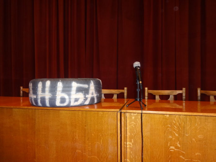 Долари і шина: як відбувалися громадські слухання щодо підвищення вартості проїзду у маршрутках Долари і шина: як відбувалися громадські слухання щодо підвищення вартості проїзду у маршрутках