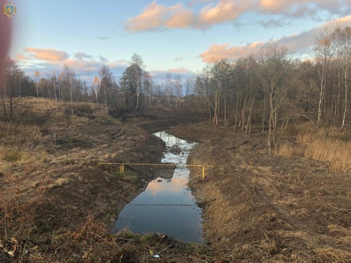 На Львівщині укріплюють береги річки, щоби запобігти надзвичайній ситуації На Львівщині укріплюють береги річки, щоби запобігти надзвичайній ситуації