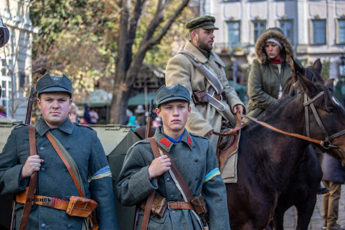 Театралізованим дійством у Львові відзначають річницю ЗУНР (фото) Театралізованим дійством у Львові відзначають річницю ЗУНР (фото)