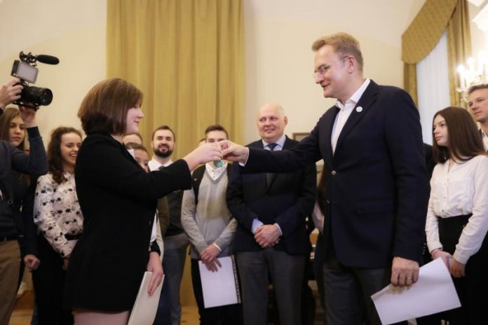 У львівській міськраді апаратну нараду провела юна львів’янка У львівській міськраді апаратну нараду провела юна львів’янка