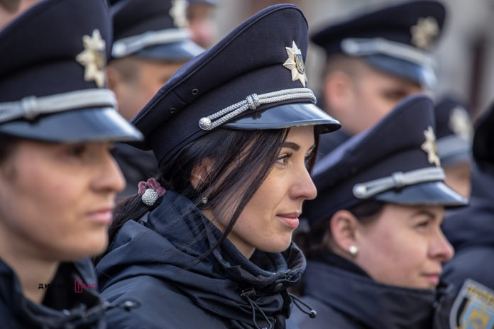У Львові розпочали роботу мобільні групи поліції з протидії домашньому насильству (фото) У Львові розпочали роботу мобільні групи поліції з протидії домашньому насильству (фото)