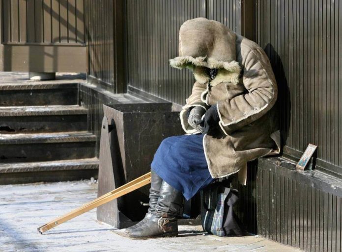 Львів’ян закликають приносити теплий одяг для безпритульних Львів’ян закликають приносити теплий одяг для безпритульних