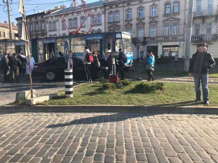 У Львові на Городоцькій ДТП. Рух ускладнено У Львові на Городоцькій ДТП. Рух ускладнено