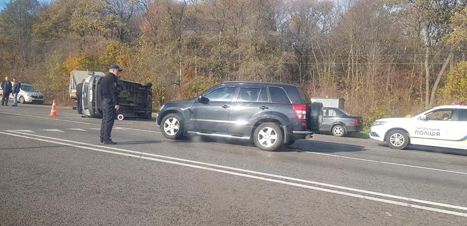 На Львівщині в ДТП потрапив автомобіль інкасаторів - 1