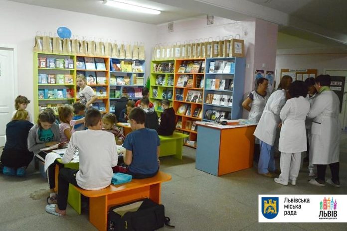 У міській дитячій лікарні облаштували «Книжкову палату» для діток