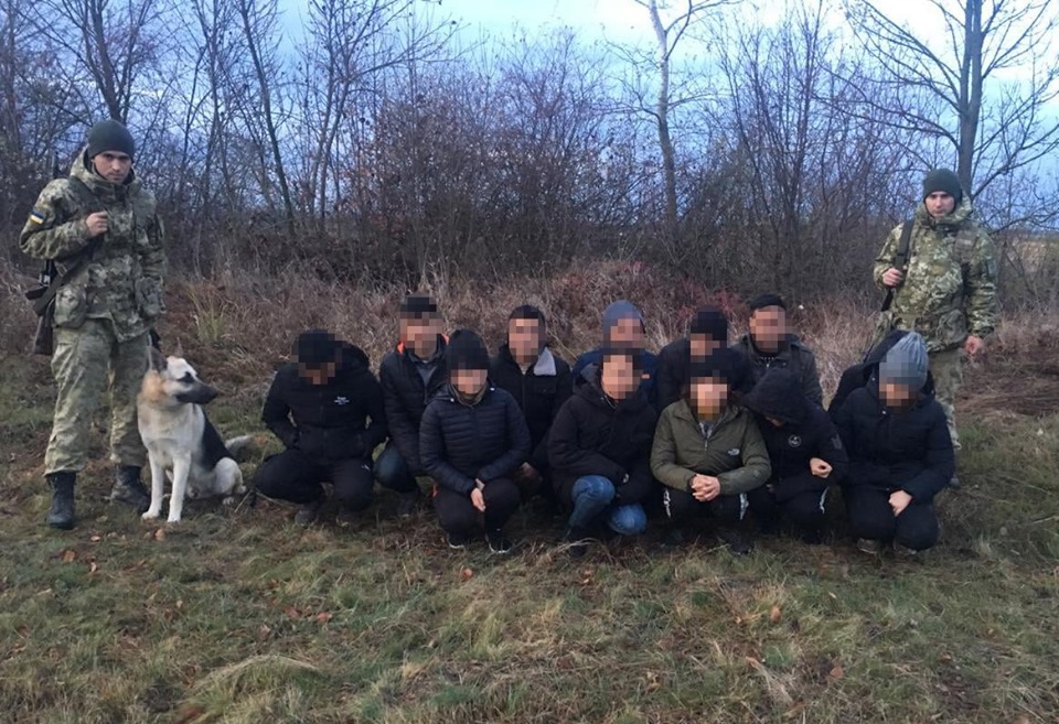 На Закарпатті нелегали, аби їх не зловили, вдягнули на ноги ратиці - 2