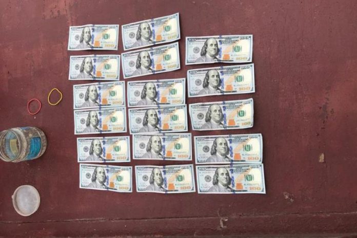 НАБУ затримало сумського суддю за 2 тисячі доларів в баночці з-під горошку НАБУ затримало сумського суддю за 2 тисячі доларів в баночці з-під горошку
