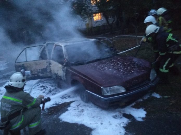 У Львові горів автомобіль У Львові горів автомобіль