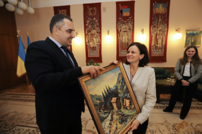 Ганущин поспілкувався з новопризначеним Генконсулом Польщі у Львові Ганущин поспілкувався з новопризначеним Генконсулом Польщі у Львові