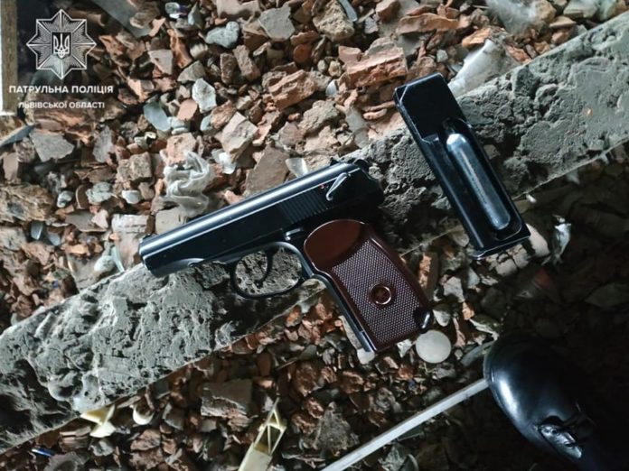 У Львові двоє підлітків обстріляли вікна багатоповерхівки У Львові двоє підлітків обстріляли вікна багатоповерхівки