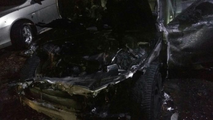 Вночі у Львові вщент згорів Mercedes-Benz (фото) Вночі у Львові вщент згорів Mercedes-Benz (фото)
